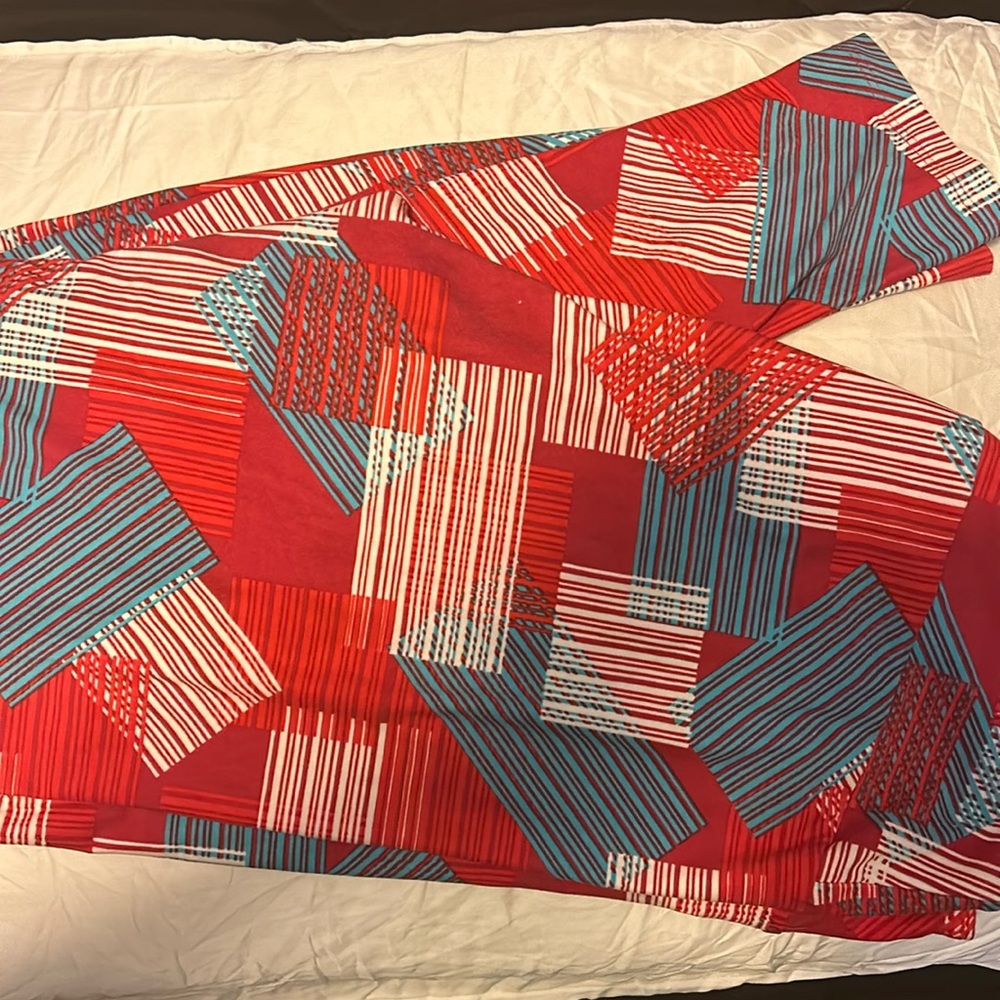 Tall and curvy lularoe 4th of July leggings.